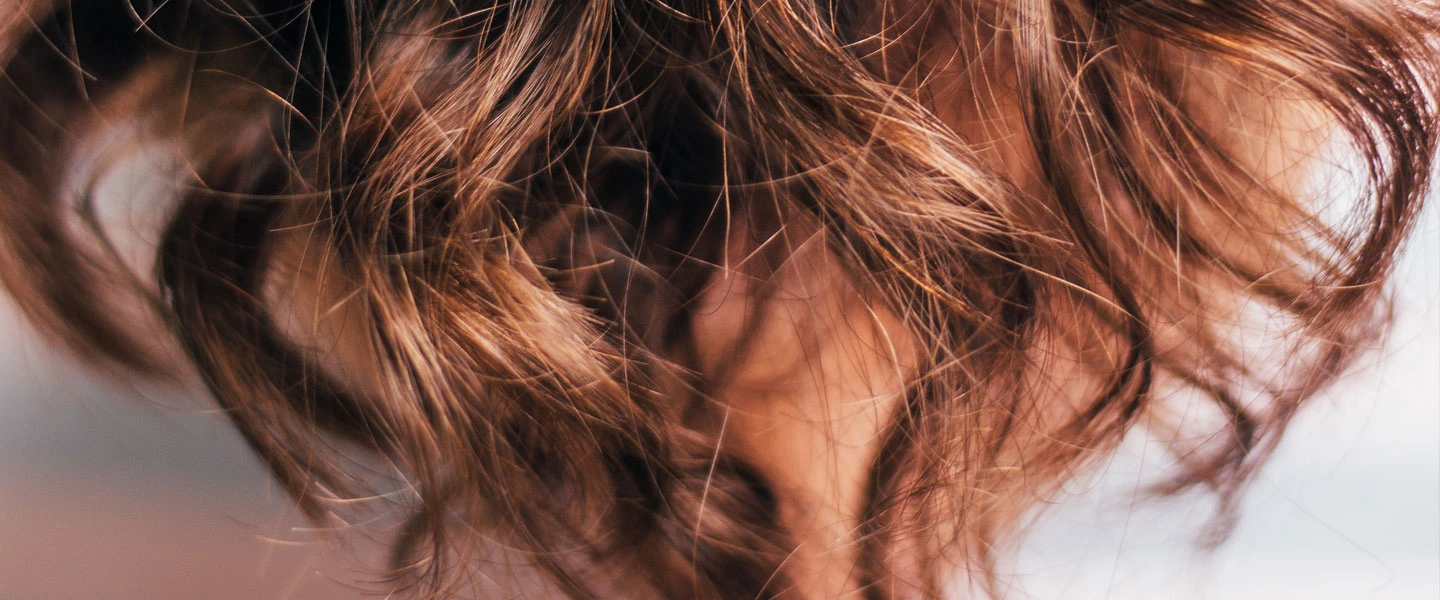 4 huiles pour avoir les cheveux longs et éliminer les fourches en 30 jours