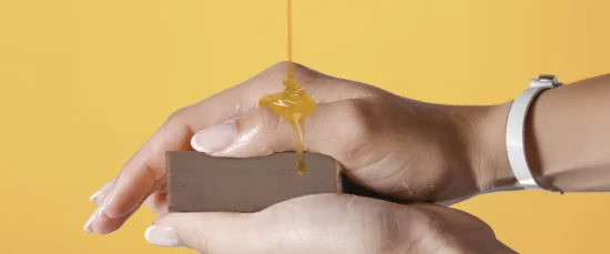 Le miel, cet ingrédient au cœur d’un savon solide qui cajole la peau