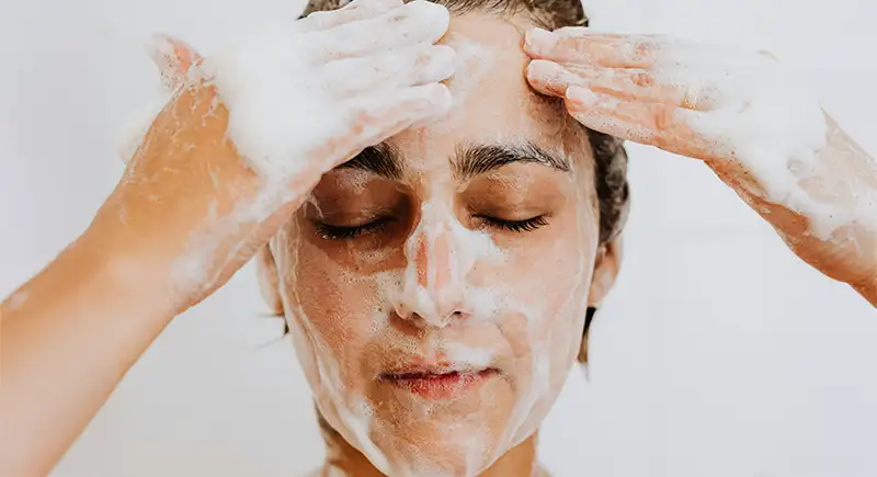 soin de lavage pour visage à imperfections